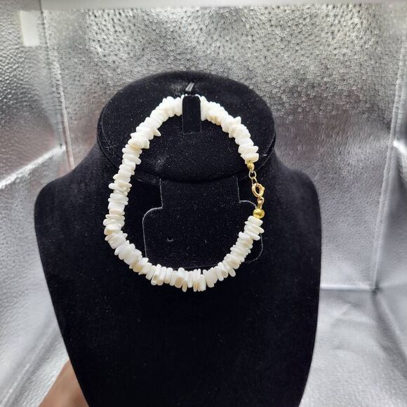 Vintage Puka Shell Bracelet - Picture 1 of 4